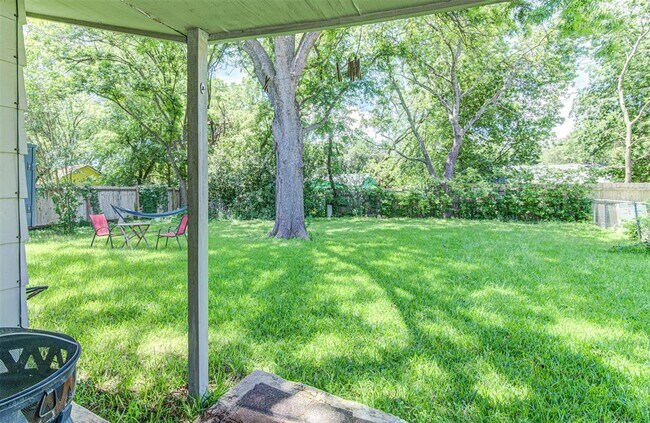 Building Photo - 807 Hill Wood Dr