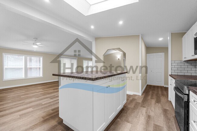 Building Photo - 60 Short Dr