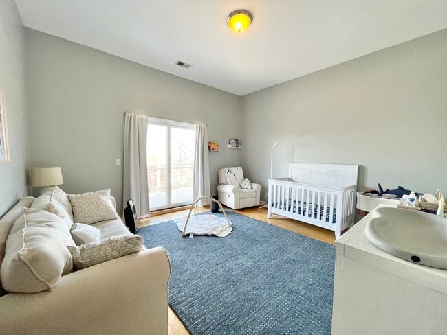 Building Photo - 2734 N Wolcott Ave