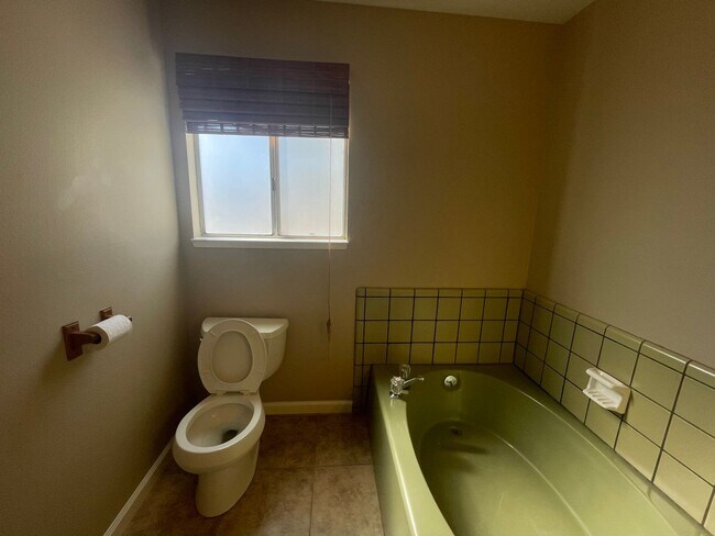 Building Photo - Single story located in East Modesto neigh...