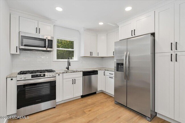 Building Photo - 501 Azalea Dr
