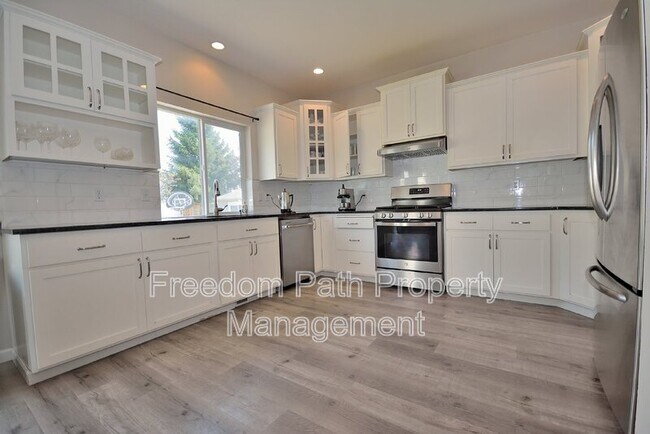 Building Photo - 2575 W Palais Dr