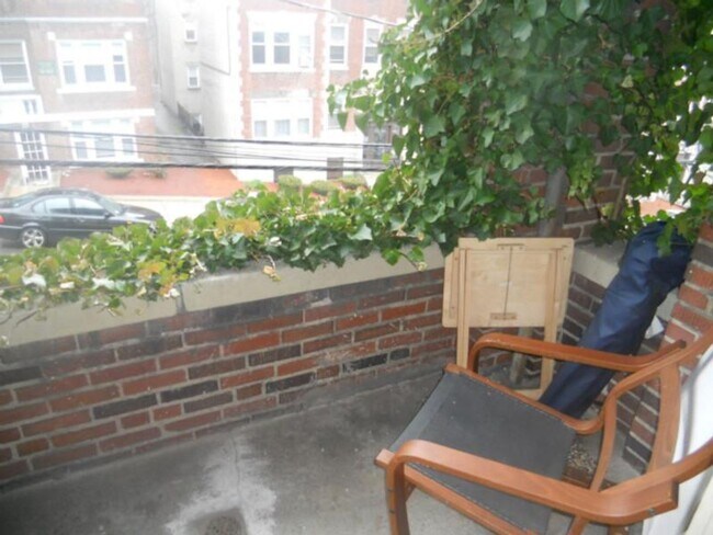 Building Photo - HOT ALLSTON LISTING!!!!