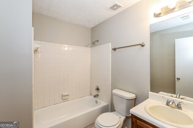 Building Photo - 9199 Fairway Ct