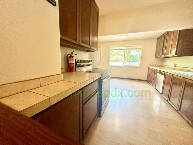 Building Photo - 3-Bedroom, 2-Bathroom House with Attached ...