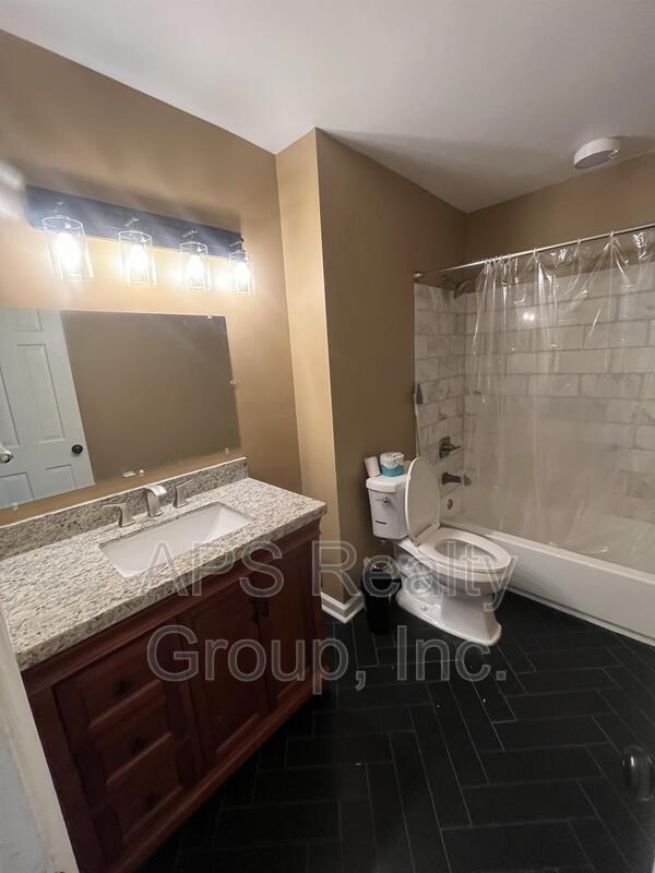 Building Photo - 5115 Lawndale Dr