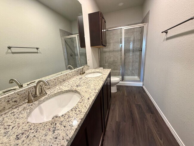 Building Photo - Come live in Knox Ridge!