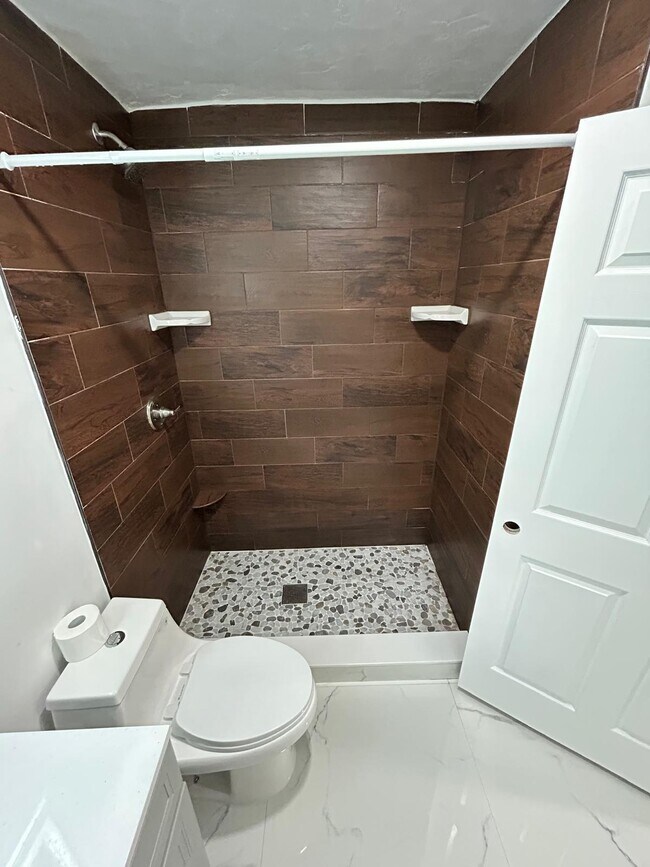 Building Photo - 935 34th Ave