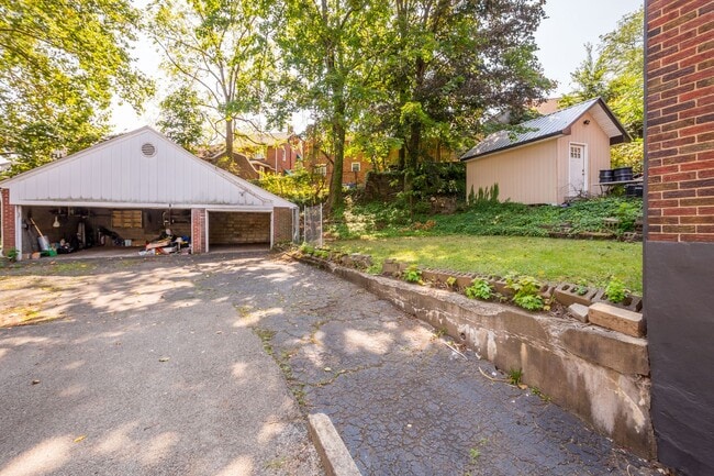 Building Photo - Stunning 4 bedroom home in McKeesport available July 1!