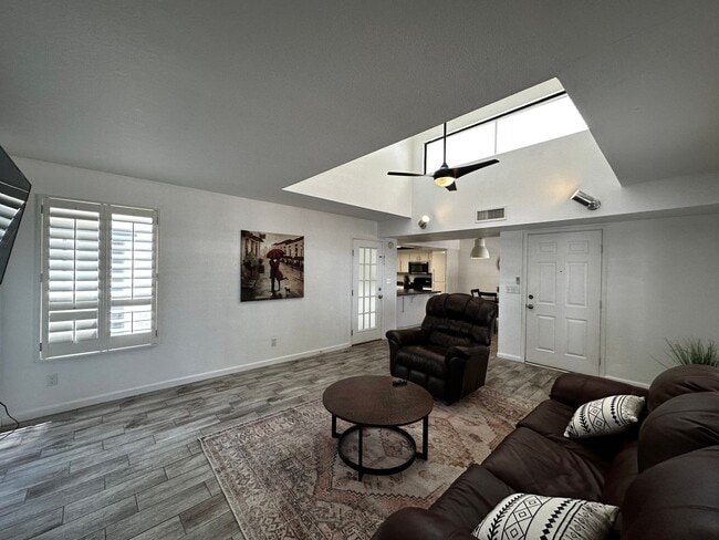 Building Photo - Furnished 3 Bedroom Condo across from Golf...