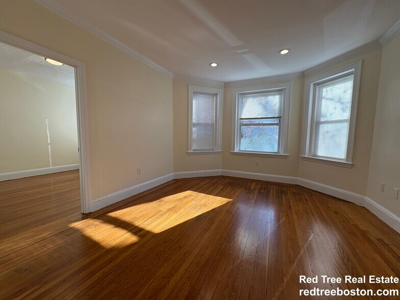 Building Photo - 73 Thatcher St