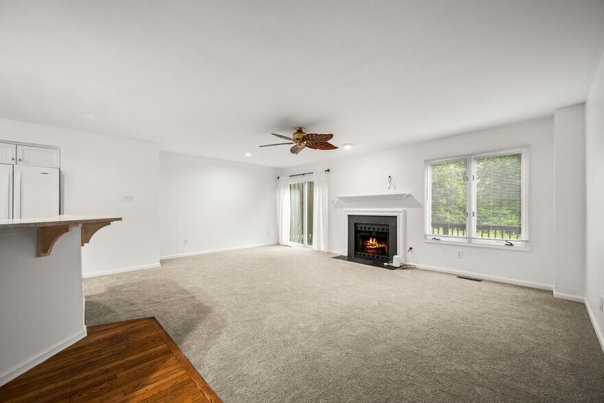 Building Photo - 267 Fox Run