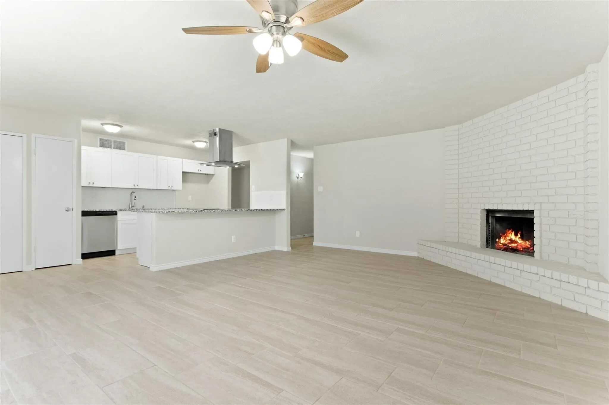 Building Photo - 537 Hanover Dr