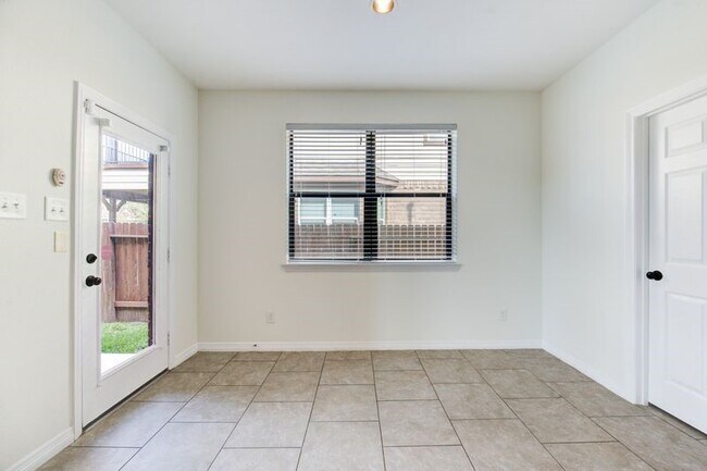 Building Photo - 9210 Monarch Mist Ln