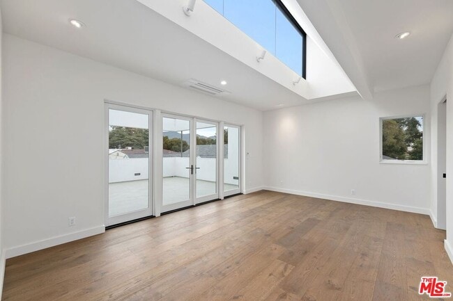 Building Photo - 15322 De Pauw St