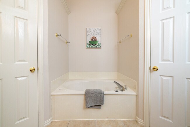 Building Photo - 2524 Coffey Dr