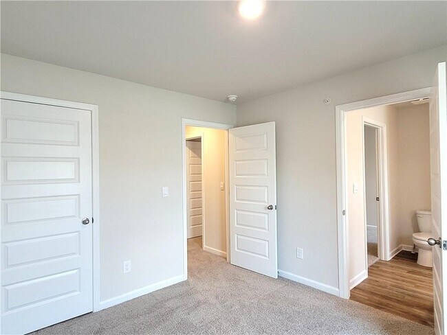 Building Photo - 310 Sound Cir