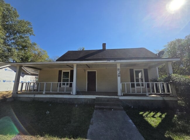 Primary Photo - 828 Grady St
