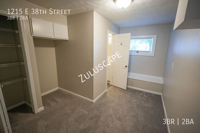 Building Photo - 1215 E 38th St