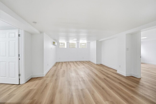 Building Photo - 568 Hale Ave