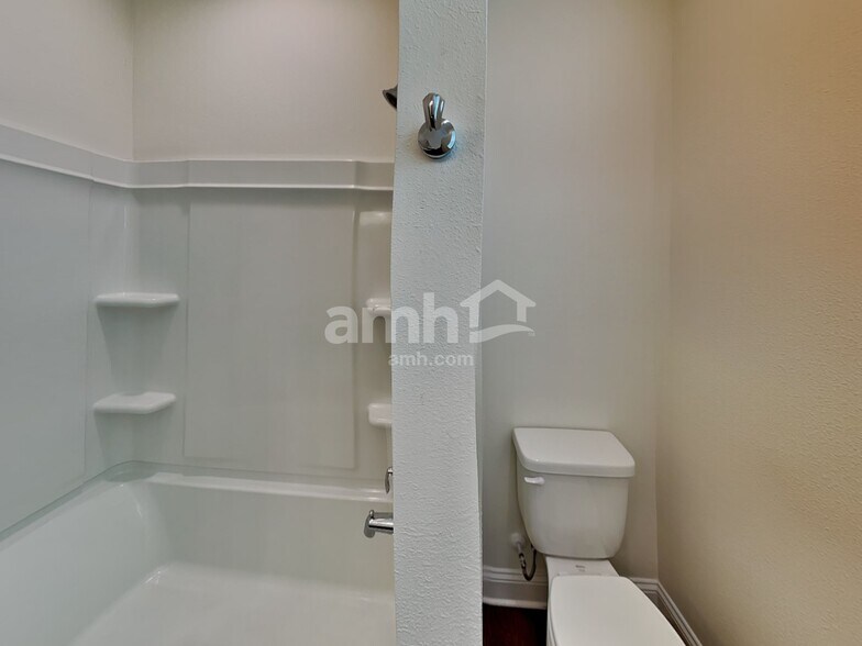 Building Photo - 151 Banyan Frst Dr