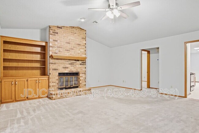 Building Photo - 431 W Curtis Dr