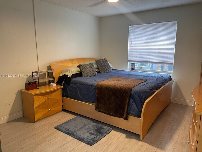 Building Photo - 150 NW 96th Ave