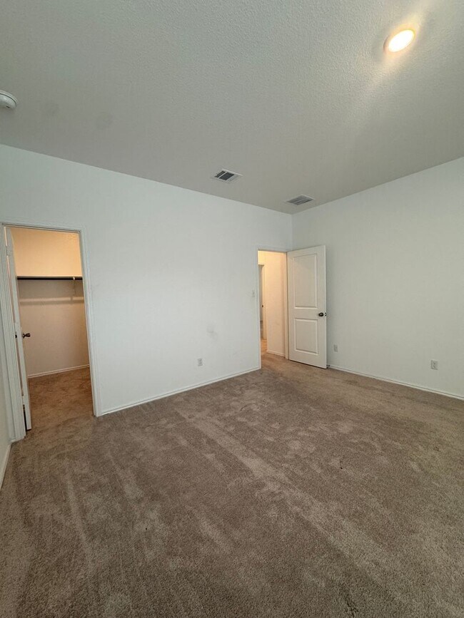 Building Photo - 3 Bed 2 Bath 2 Car Garage Home in Maxwell ...