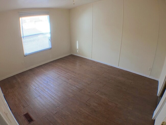 Building Photo - East El Paso 3 bed Refrig A/C