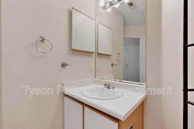 Building Photo - 3013 Taos Meadows Dr NE