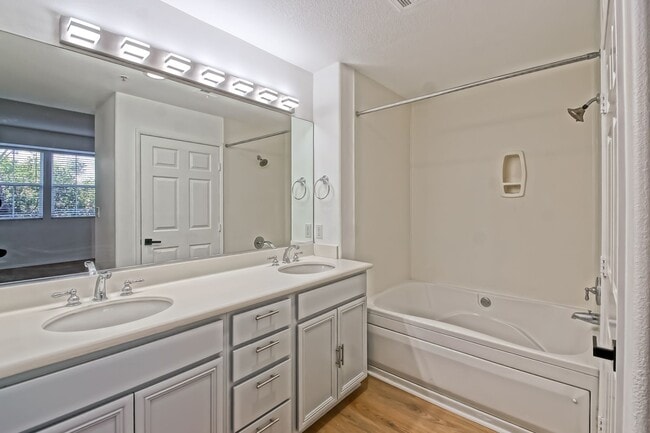 Building Photo - Bright & Airy, Recently Updated 3rd Floor Apartment in the Catalina Building Across from Central ...