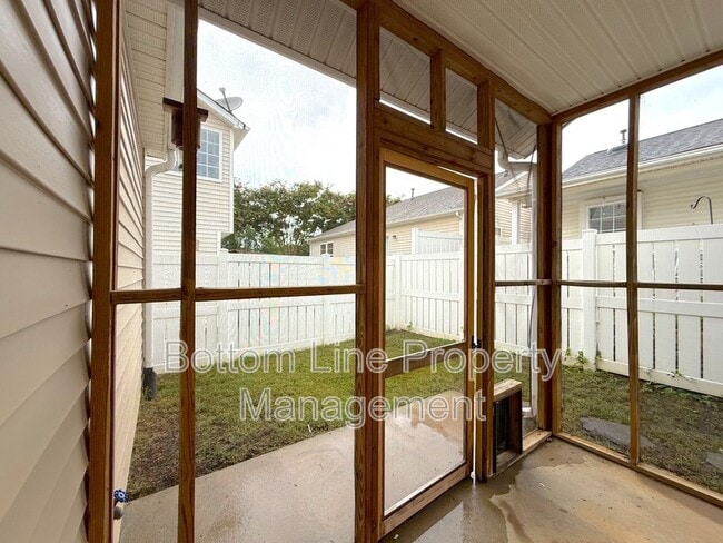 Building Photo - 3131 Ocalle Ln