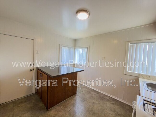 Building Photo - 13505 Mariposa Ave
