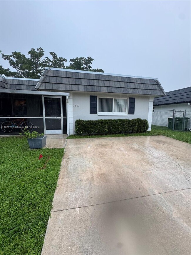 Building Photo - 7610 NW 73rd Terrace