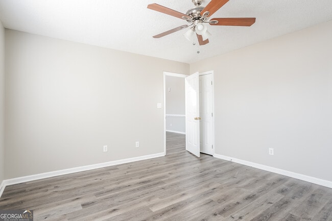 Building Photo - 320 Sumter Dr NE