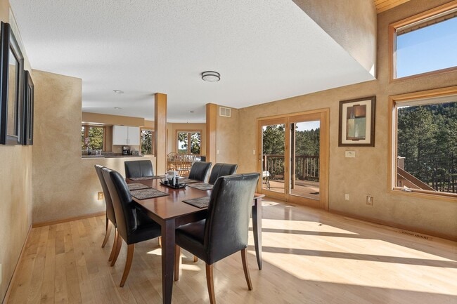 Building Photo - Fully Furnished 5BR Home in the Hills – Move-In Ready