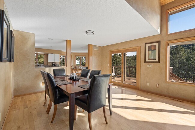 Building Photo - Fully furnished Rental