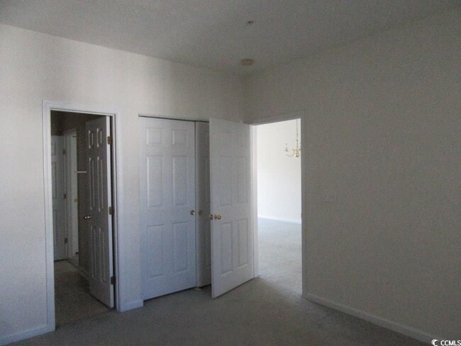 Building Photo - 601 Hillside Dr