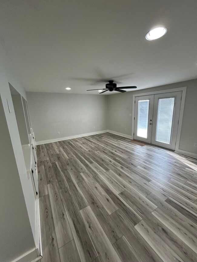 Building Photo - 1284 S Bay Rd