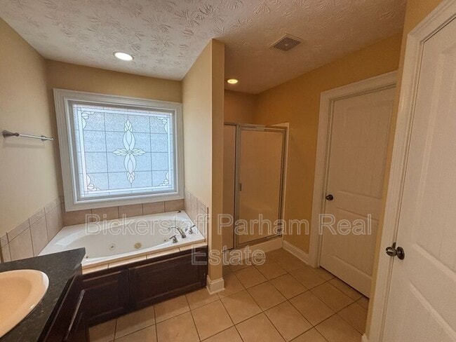 Building Photo - 385 Lee Rd 2141