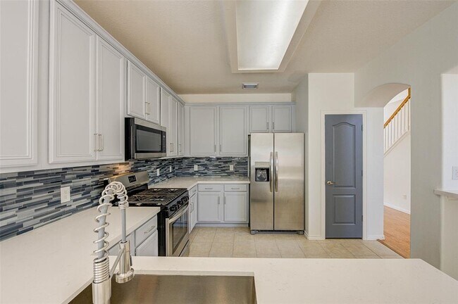 Building Photo - 14018 White Oak Gardens Dr