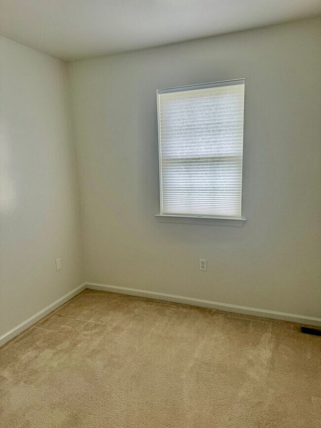 Building Photo - 809 Rockwood Dr