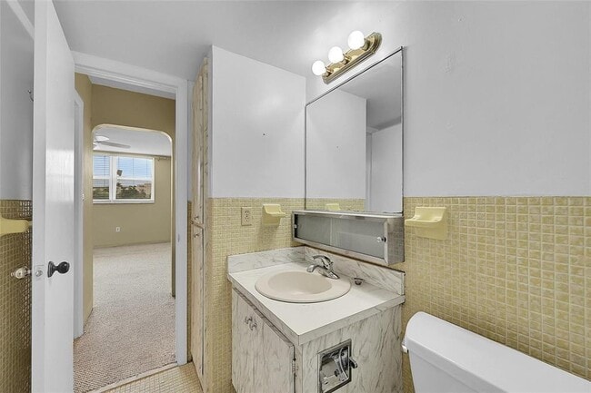 Building Photo - 2859 Leonard Dr