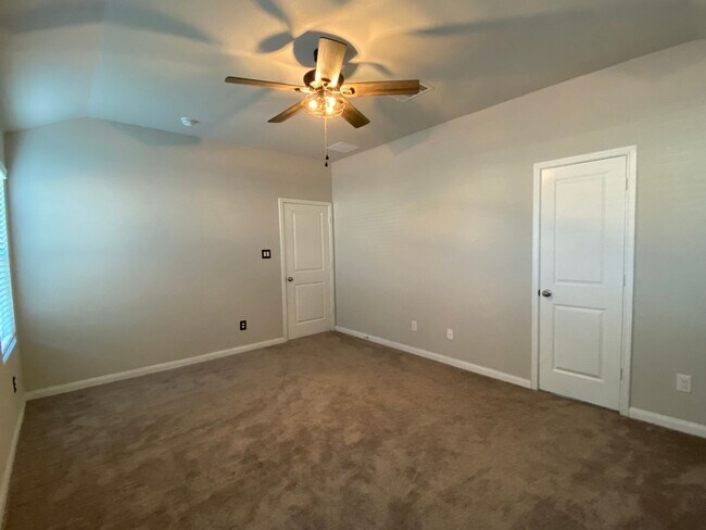 Building Photo - Voss Farms / Fridge Included / Separate Di...
