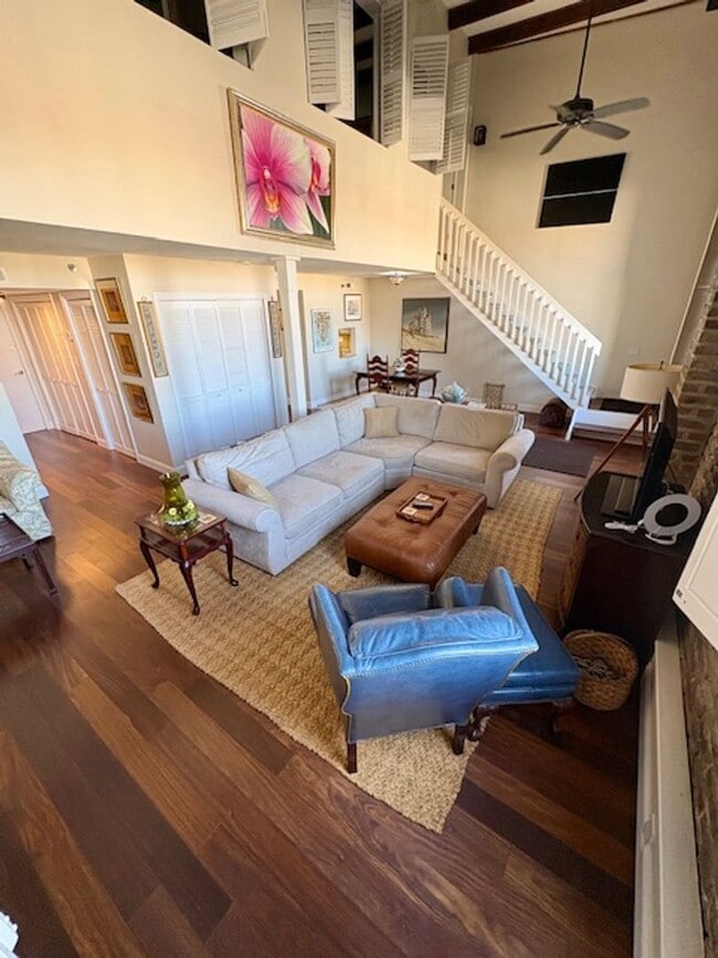 Building Photo - Historic Downtown Fully Furnished 2 Bedroom Condo