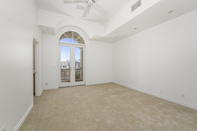 Building Photo - 119 Opal Ave