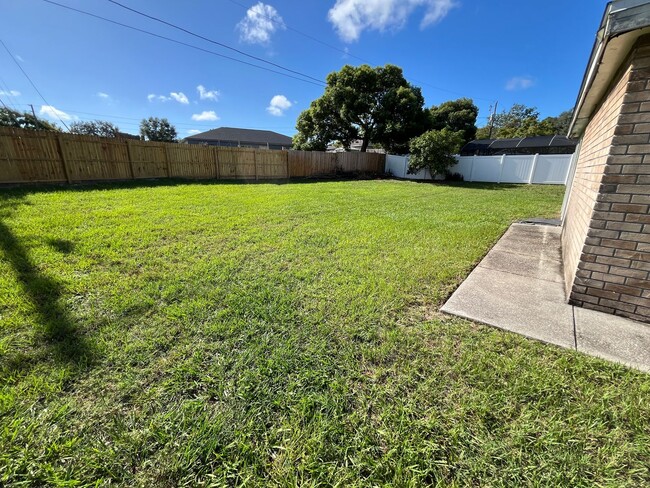 Building Photo - Updated 3/2 In Deltona!