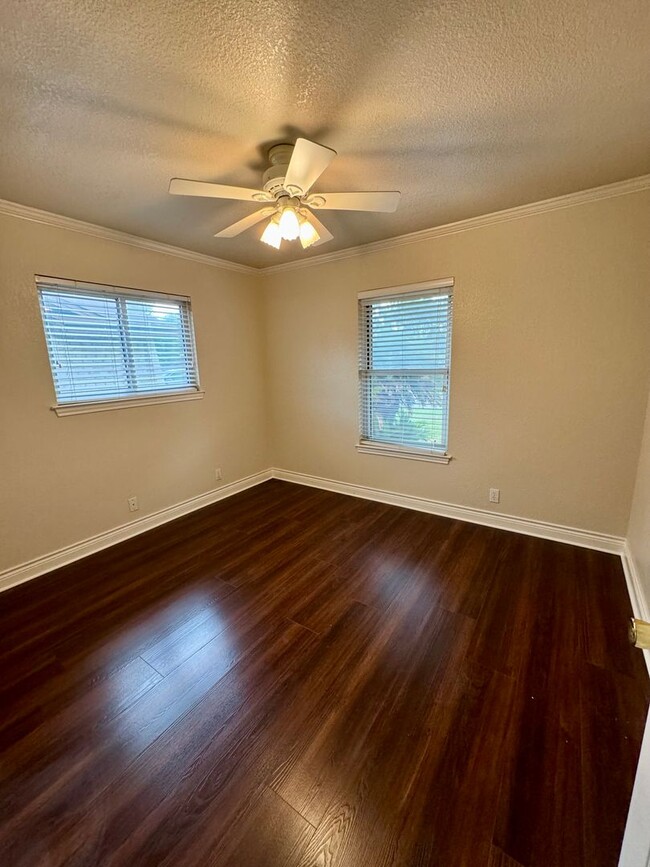 Building Photo - 5115 Staplehurst St