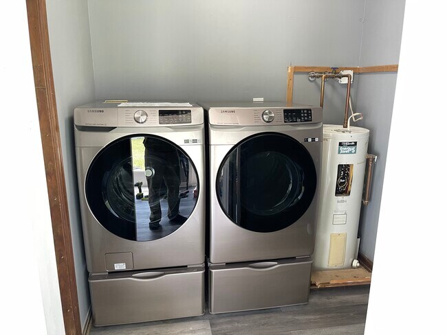 Building Photo - 9576 Maryus Rd