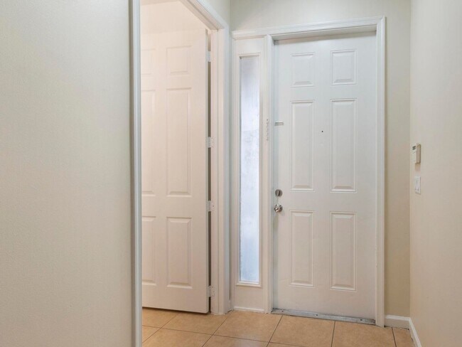 Building Photo - Coventry Townhomes